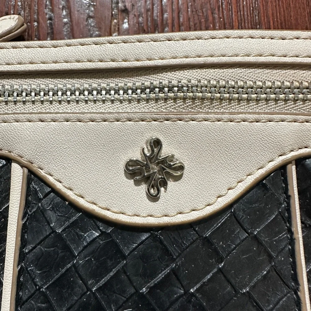 Vintage Simply Vera Wang‎ Wristlet Purse Black and White Weave